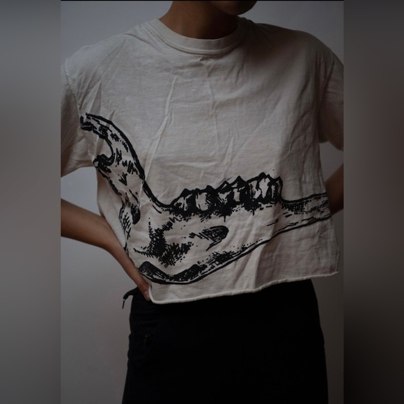 Hand-screen printed jaw crop top - Picture 2 of 4